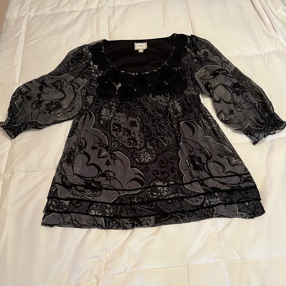 Eci/women’s top, black and gray, size 6